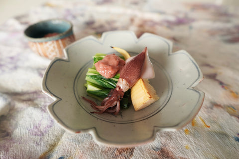 うるい 梅肉と粉からしのソース和え