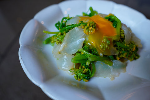 平目と白菜の花の卵黄マリネ