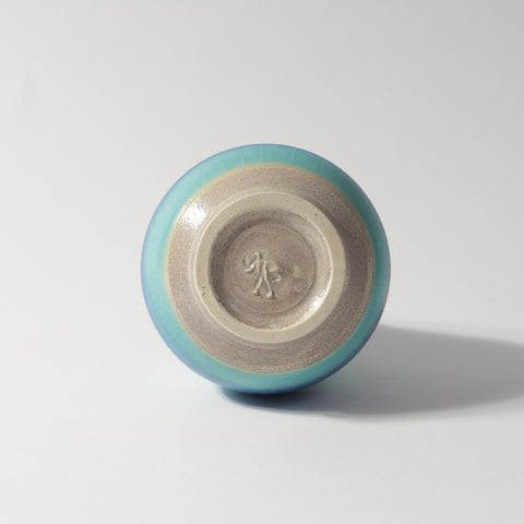 青釉 薄呉須巻花生-青山鉄郎